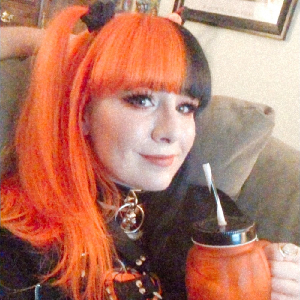 Meet your Posher, Holly